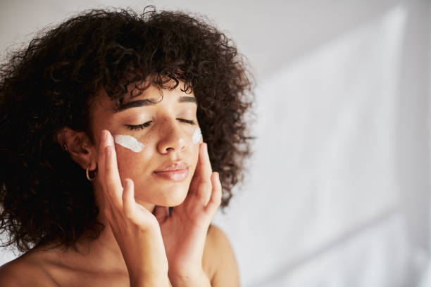 Choisir les produits de soin adaptés à son type de peau est essentiel pour une peau saine. En effet, chaque peau a ses besoins